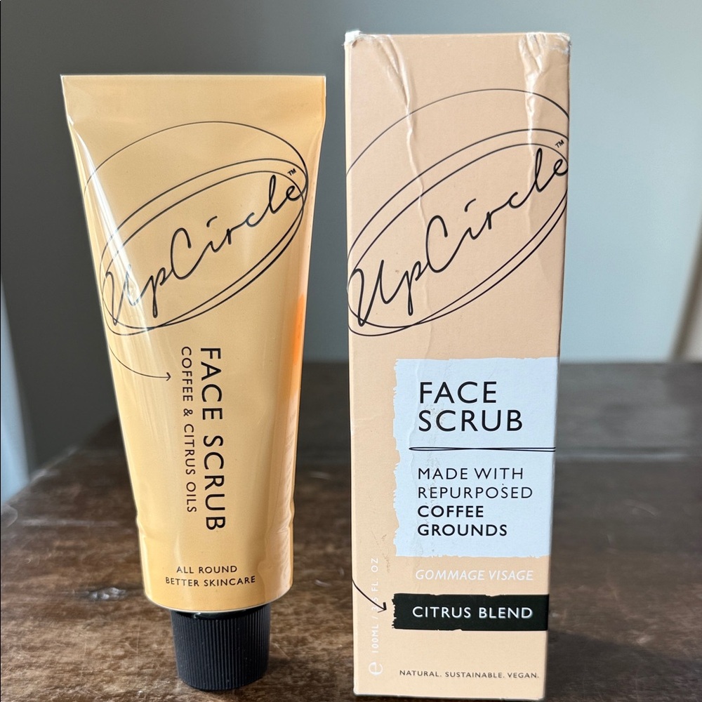 UpCircle Face Scrub with Coffea Arabica, Shea butter, Jojoba and Citrus Oils